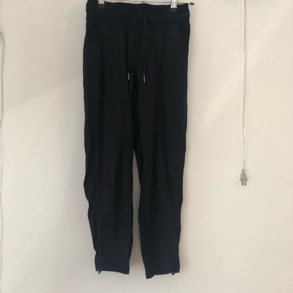 Lululemon - Studio cropped